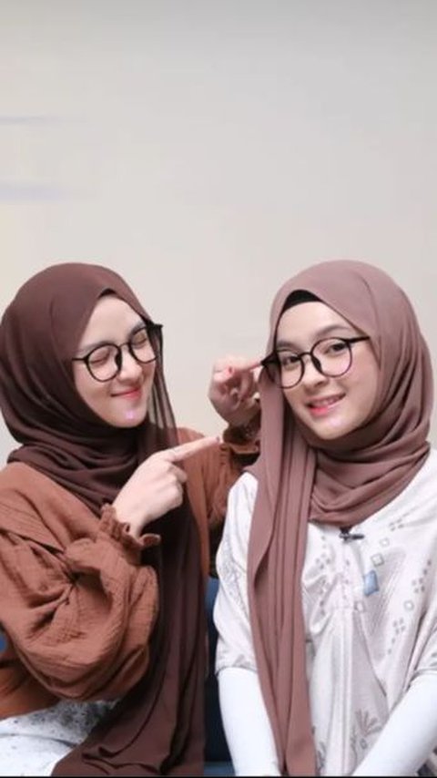 Eca versi hijab tampak begitu mirip dengan Nissa Sabyan