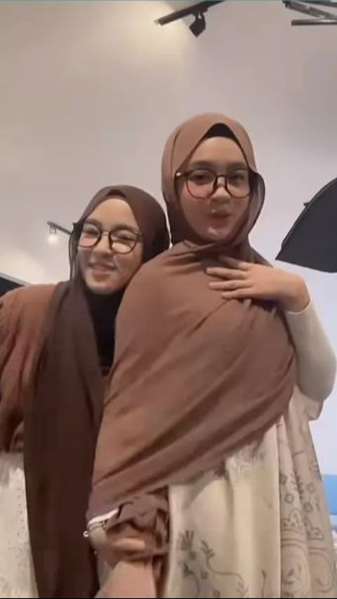 Penampilan Eca kala mengenakan hijab pun menuai banyak respon postif netizen