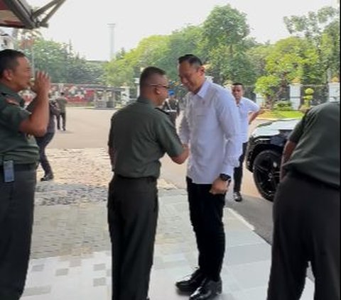 Kasad Jenderal TNI Maruli Dibikin Kagum Terima 'Hadiah Spesial' dari AHY: Luar Biasa, Banyak Banget