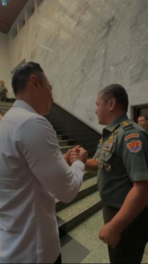 Kasad Jenderal TNI Maruli Dibikin Kagum Terima 'Hadiah Spesial' dari AHY: Luar Biasa, Banyak Banget