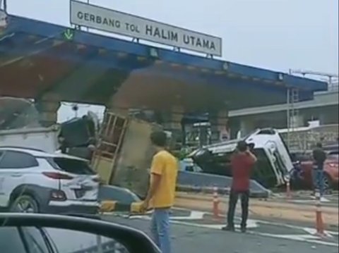 Kronologi Kecelakaan Beruntun 7 Kendaraan di Gerbang Tol Halim Akibat Sopir Truk Ugal-Ugalan