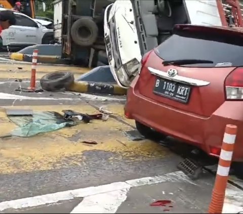 Kronologi Kecelakaan Beruntun 7 Kendaraan di Gerbang Tol Halim Akibat Sopir Truk Ugal-Ugalan