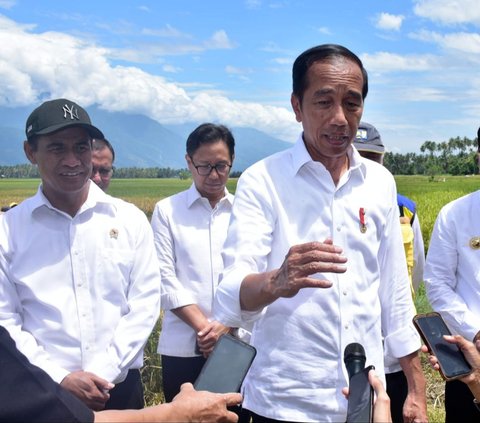 Di Sulteng, Jokowi Apresiasi Gebrakan Mentan Lakukan Percepatan Tanam Padi