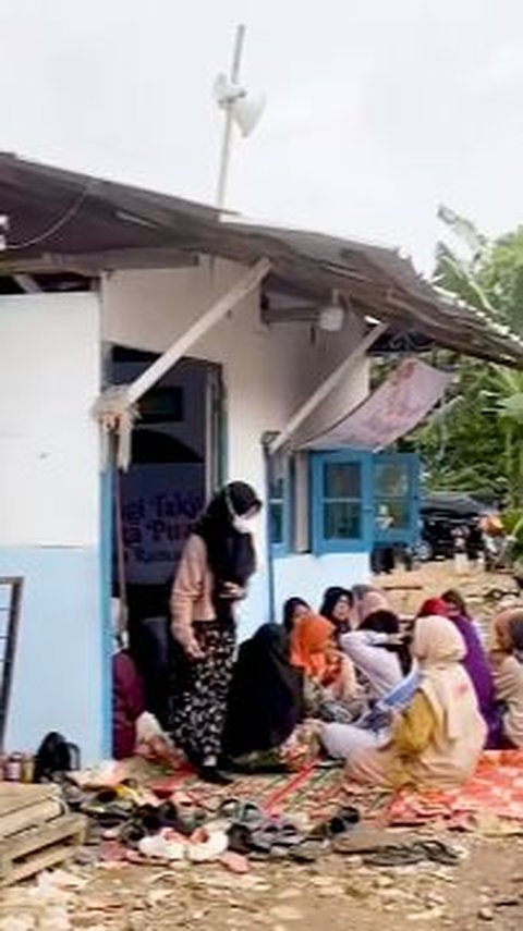 Semua Warga Ucap Syukur, Musala Sederhana di Kampung Pemulung Setiap Tarawih Penuh dengan Jemaah