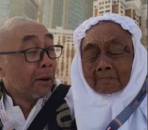 Viral Pria Paruh Baya Ini Akhirnya Tepati Janji untuk Bawa Ibunda Umrah, Nangis Haru Ucapkan Pesan Menyentuh