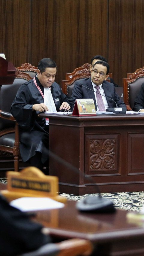 Sidang MK Panas! Tim Hukum AMIN Nada Tinggi Tunjuk-Tunjuk Depan Hakim, Skenario Jokowi<br>