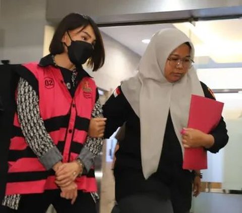 Different from Photos on Social Media, +62 Netizens Doubt the Real Identity of Helena Lim During Arrest