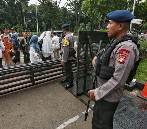 FOTO: Aksi Emak-Emak Dukung Anies-Muhaimin Gugat Hasil Pilpres 2024 di MK