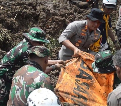 Kapolres-Dandim Cimahi Pimpin Evakuasi Tiga Korban Longsor