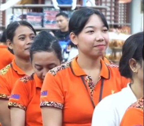Sayang Karyawan, Ajik Pengusaha Oleh-oleh di Bali Beri Bonus dan Jalan-jalan ke Singapura