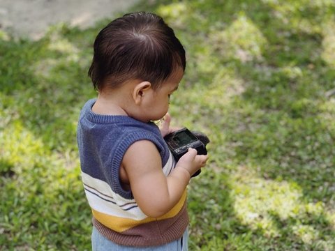 Foto-foto Terbaru Anak Indah Permatasari dan Arie Kriting yang Makin Menggemaskan, Kini Menginjak 1,5 Tahun