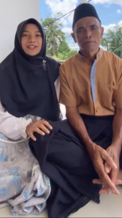 Asyik, Momen Ngabuburit Pasangan Beda Usia ke Supermarket 'Beli Yakult & Suami Beli Premen'<br>