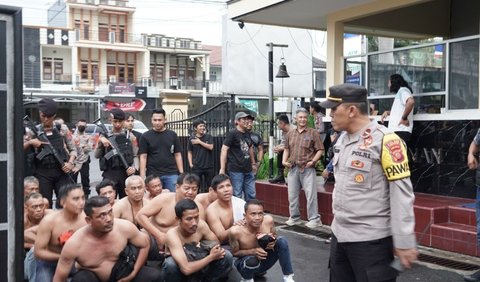 Kelima anggota ormas pemuda itu saat ini ditahan di Polres Tasikmalaya Kota.<br>