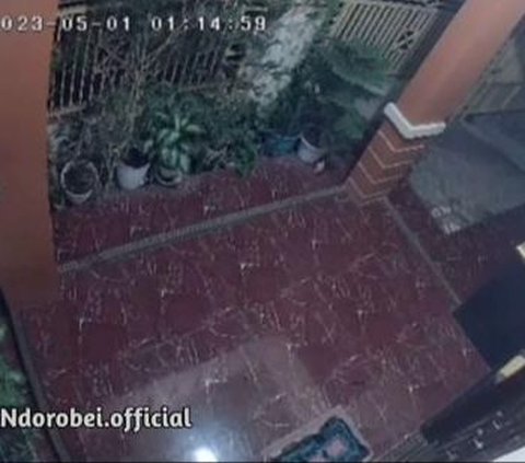 Viral! Video Appearance of Tuyul Playing Again on the Terrace Recorded by CCTV, Homeowner Claims Money for Umrah Keeps Disappearing