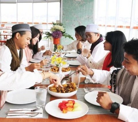 Religious Tolerance Goes Viral Again in Ramadan: After Bukber, the Moment of Prayer at Nonis' House Becomes the Spotlight
