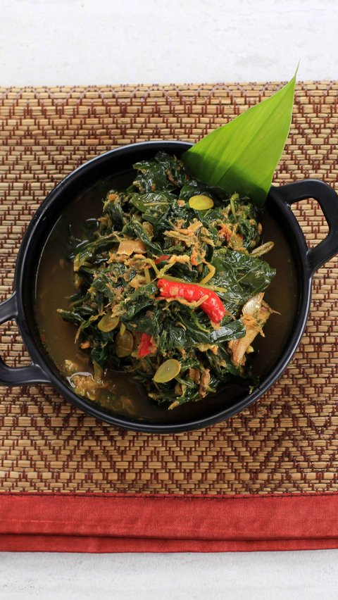 Recipe for Sauteed Cassava Leaves, Savory Vegetable Dish to Whet the Appetite