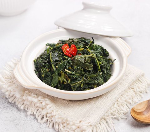 Recipe for Sauteed Cassava Leaves, a Delicious and Appetizing Vegetable Dish