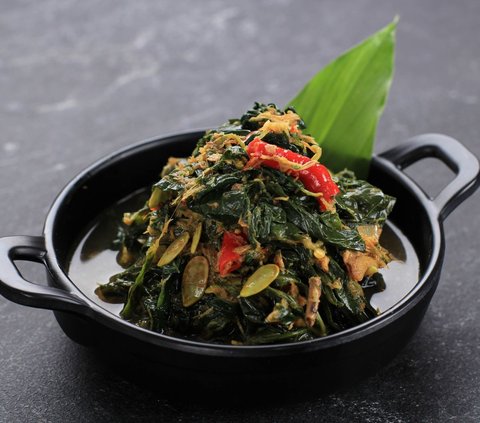 Recipe for Sauteed Cassava Leaves, a Delicious and Appetizing Vegetable Dish