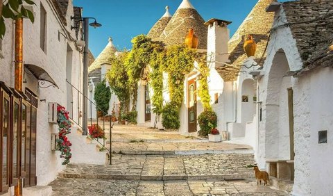 5.Alberobello, Italia