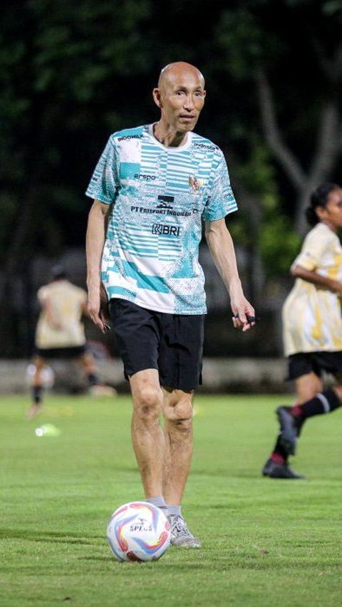 FOTO: Melihat Kesibukan Coach Satoru Mochizuki Siapkan Mental Timnas Indonesia Putri U-17 di SUGBK Jelang Piala Asia 2024 di Bali