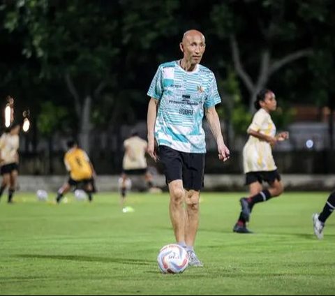 FOTO: Melihat Kesibukan Coach Satoru Mochizuki Siapkan Mental Timnas Indonesia Putri U-17 di SUGBK Jelang Piala Asia 2024 di Bali