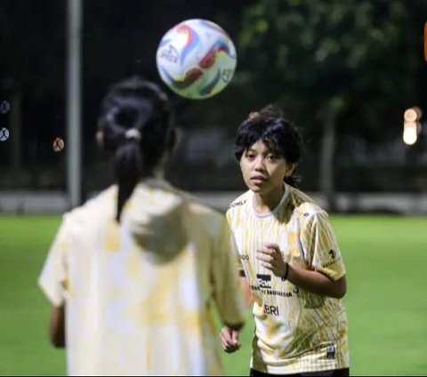 FOTO: Melihat Kesibukan Coach Satoru Mochizuki Siapkan Mental Timnas Indonesia Putri U-17 di SUGBK Jelang Piala Asia 2024 di Bali