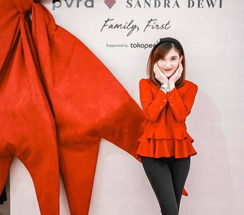 Cantiknya 11 12, Potret Kartika Adik Sandra Dewi yang Pilih Jadi Manajer Sang Kakak Ketimbang Jadi Artis