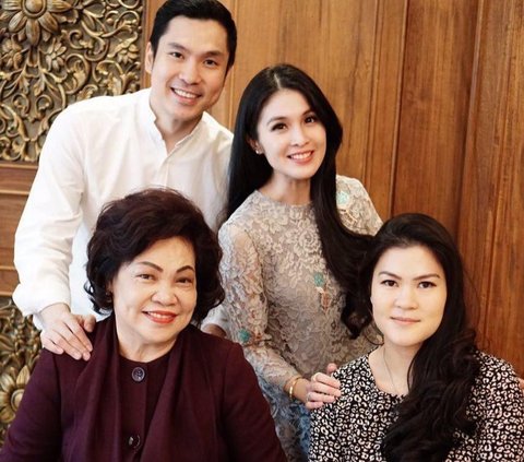 Cantiknya Irma Ibu Harvey Moeis Sekaligus Mertua Sandra Dewi yang Curi Perhatian, Gayanya Selalu Fashionable