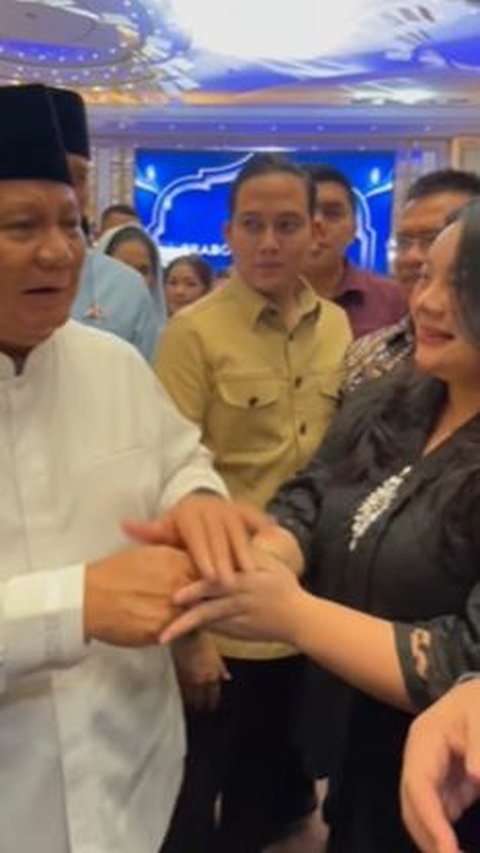 <b>Dikenalkan ke Prabowo Subianto oleh Mayor Teddy</b>