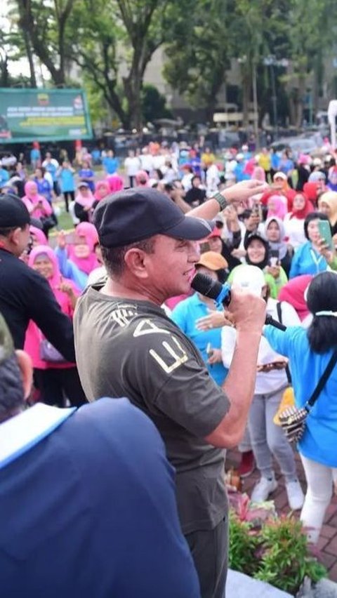 Momen Eks Pangkostrad Jalan-Jalan lalu Ramai Dipanggil Ayah, Anak-Anak Langsung Disawer THR