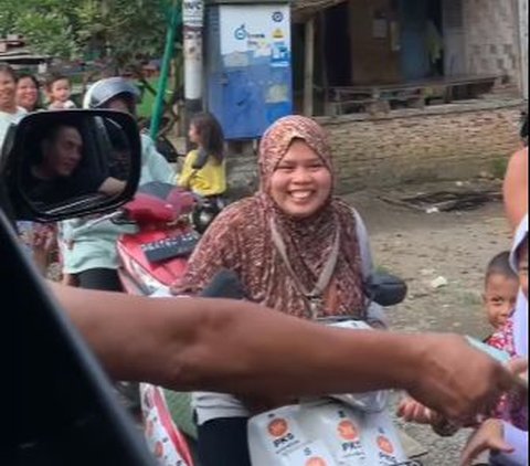 Momen Eks Pangkostrad Jalan-Jalan lalu Ramai Dipanggil Ayah, Anak-Anak Langsung Disawer THR