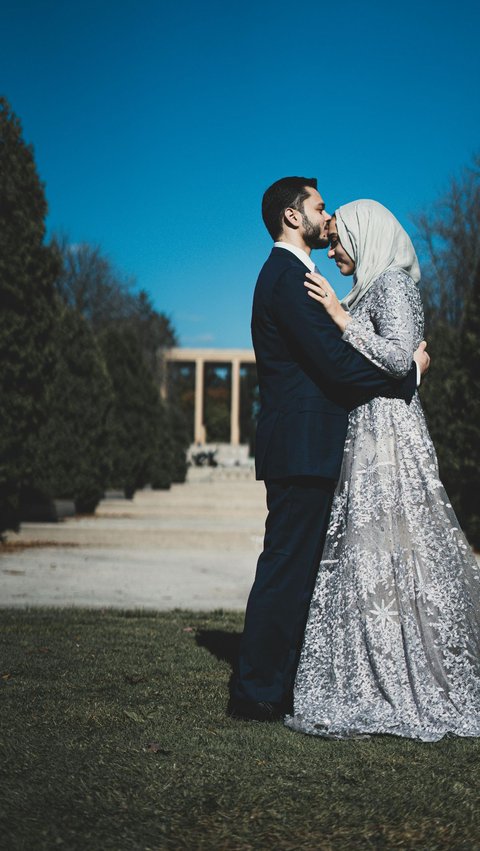 Suami Wajib Tahu! Ini Doa Memegang Kepala Istri Usai Akad Nikah Lengkap Hadits dan Sunah Pernikahan