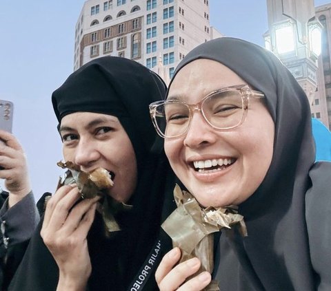 10 Portraits of Paula Verhoeven Performing Umrah during Ramadan, Looking Different with a Veil