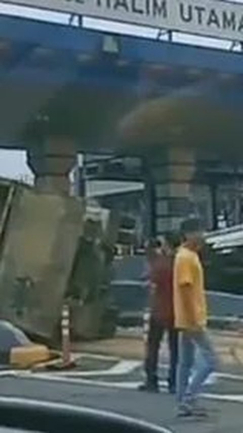 Pernyataan Sopir Truk Kecelakaan Beruntun di Gerbang Tol Halim, Bikin Geleng-geleng Kepala 'Saya Beli Semua Mobil Itu'