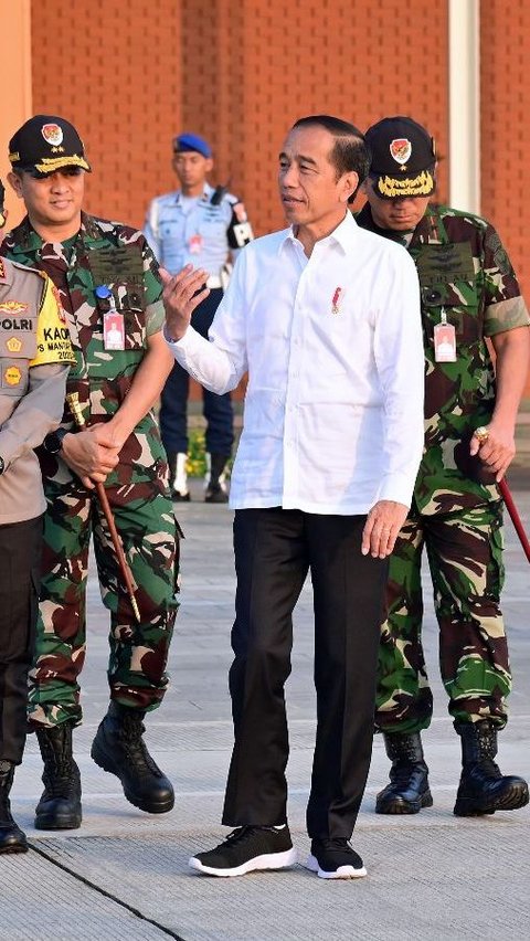 Ekspresi Jokowi Nobar Indonesia Menang 3-0 Lawan Vietnam, Kegirangan Sampai Angkat Jari Tiga