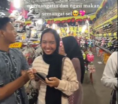 Gadis Ini Didatangi Teman-teman saat Kerja Usai Tak Bisa Hadir Buka Bersama, Momennya Penuh Air Mata