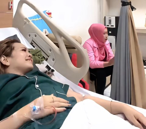 Visiting His Sick Mother, This Kid Instead Matches with a Nurse, Saying 'Mom is a widow,' One Room Auto Laughing