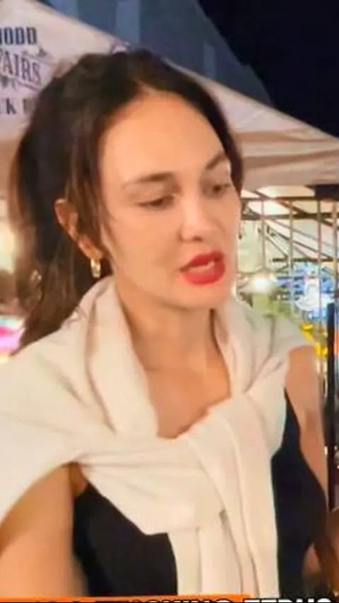 Nikmati petualangan kuliner ekstrem Luna Maya dan Maxime Bouttier di Bangkok! Momen seru mereka mencicipi hidangan unik seperti ulat dan kalajengking tak terlup