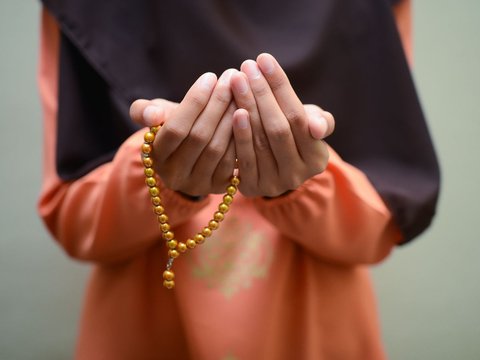 The Virtue and Prayer of Wearing New Clothes for Eid al-Fitr, Practice as a Sign of Gratitude