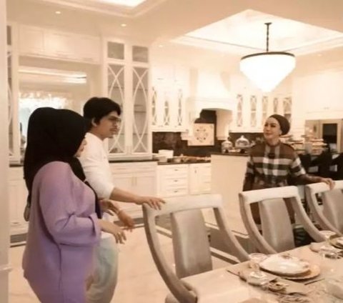 Former Top Artist Now Becomes Skincare Boss, Here's a Picture of the Kitchen in Rizky Ananda Musa's Luxury Home, It's Astonishing
