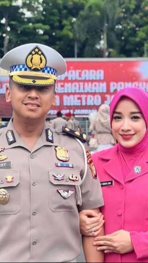 Senyum Bahagia Anak Eks Kapolri Foto Bareng Jenderal Peraih Adhi Makayasa, Sosok Panutan di Polri