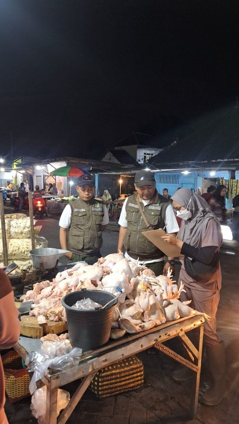 Pastikan Daging Aman Dikonsumsi Warga, Pemkab Banyuwangi Sidak Pasar dan RPH