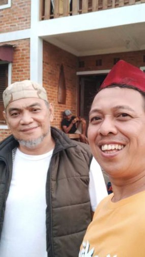 Sopyan Handayani atau Sopyan Dado dikenal sebagai seorang aktor Indonesia. Ia mulai bekerja di dunia hiburan sejak tahun 1986.