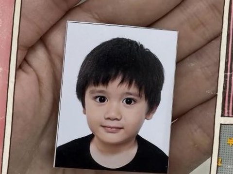 Momen Lucu Athar Anak Citra Kirana dan Rezky Aditya saat Sesi Foto untuk Pembuatan Visa, Gemesin Banget!