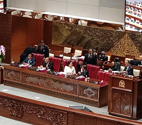 Hanya 69 Anggota DPR Hadir Paripurna Pengesahan UU DJK, 234 Orang Izin dan 272 Absen
