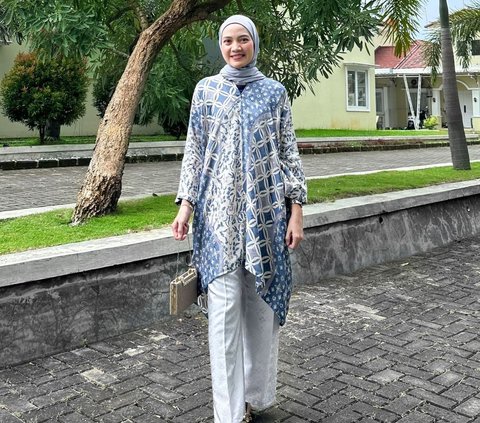 How to Choose Batik Tops for Women, Adjust to Function and Style