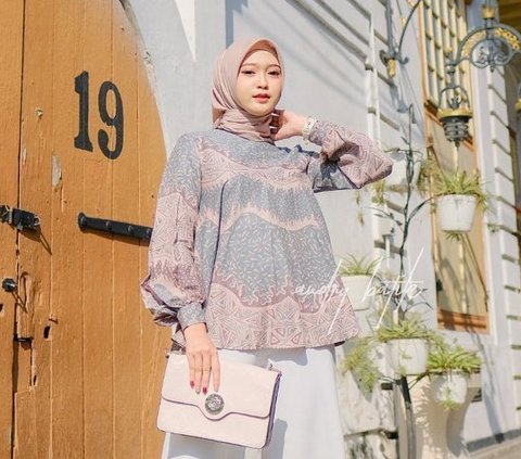 How to Choose Batik Tops for Women, Adjust to Function and Style