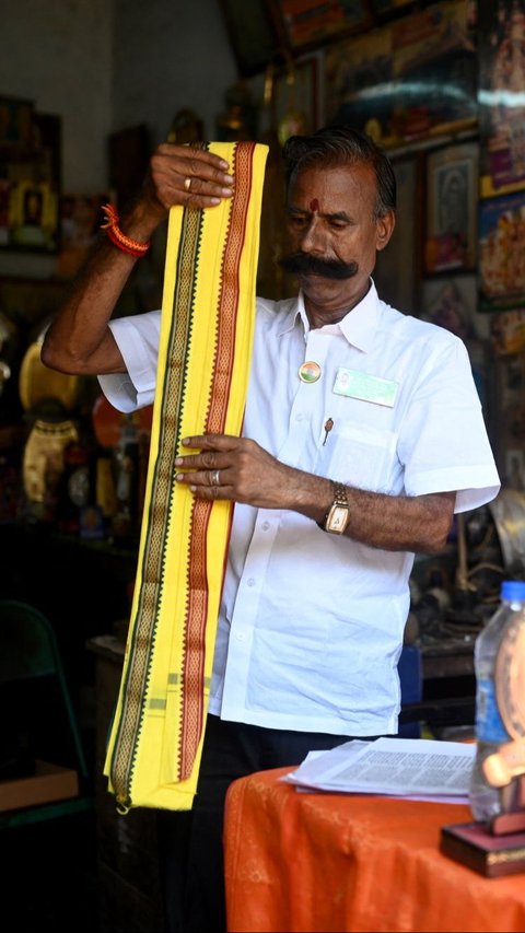 Padmarajan bahkan mengaku sebagai 'Raja Pemilu' lantaran sudah berkali-kali mengikuti pemilihan. Foto: Idrees Mohammed/AFP