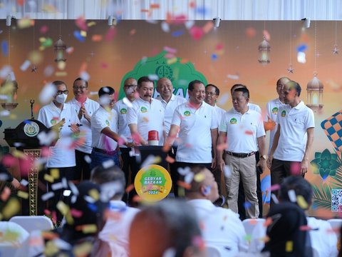 Jaksa Agung Salurkan Ribuan Paket Sembako dalam Baksos Kejaksaan RI Peduli dan Gebyar Bazar Adhyaksa 2024