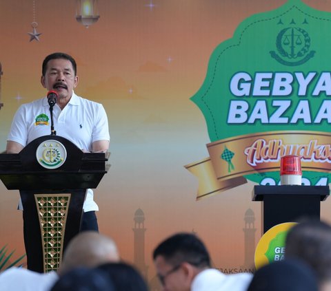 Jaksa Agung Salurkan Ribuan Paket Sembako dalam Baksos Kejaksaan RI Peduli dan Gebyar Bazar Adhyaksa 2024